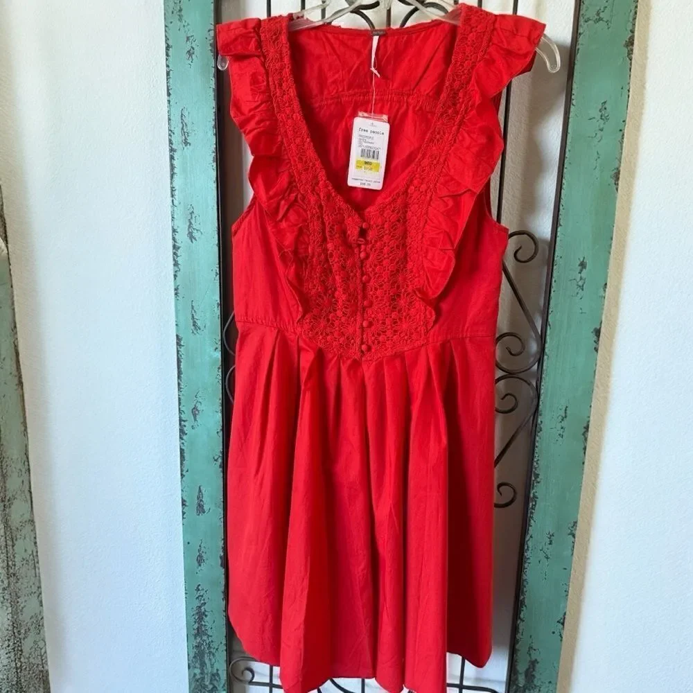 Free People all cotton mini dress in red! Beautifully whimsical side pockets Med